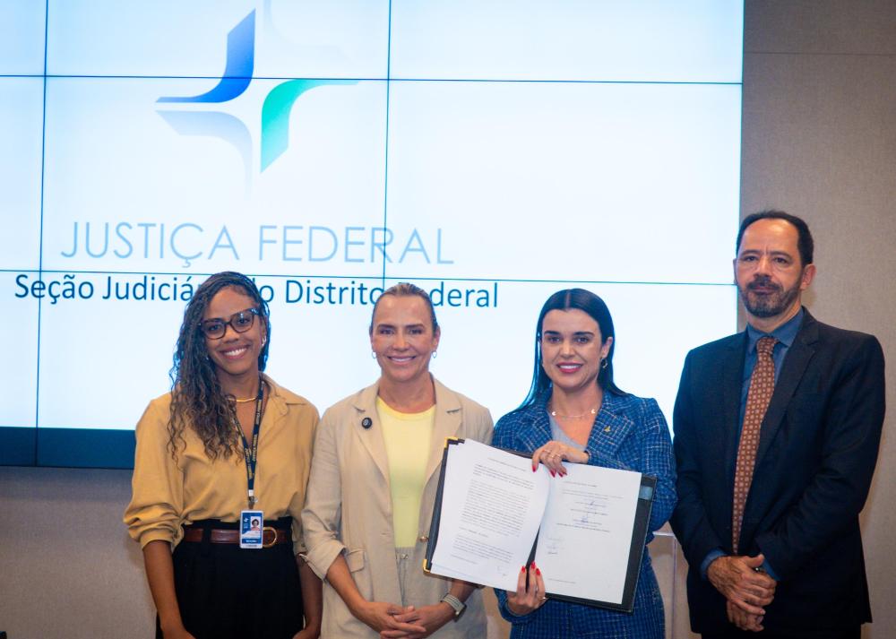 Capa da notícia: GDF assina Acordo de Cooperação Técnica para reserva de vagas para mulheres em situação de vulnerabilidade